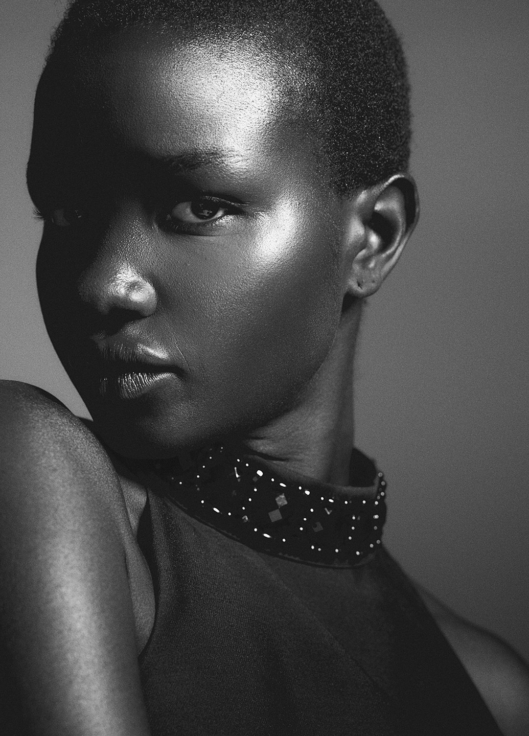 Черное праздничный, вечернее платье с открытыми плечами H&M однотонное