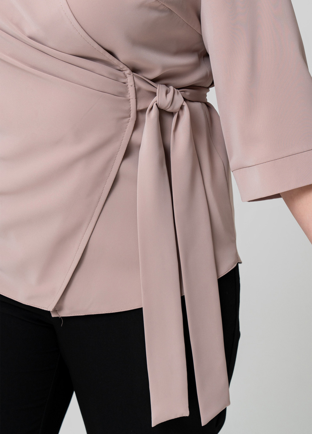 Пудровая блуза на запах A'll Posa