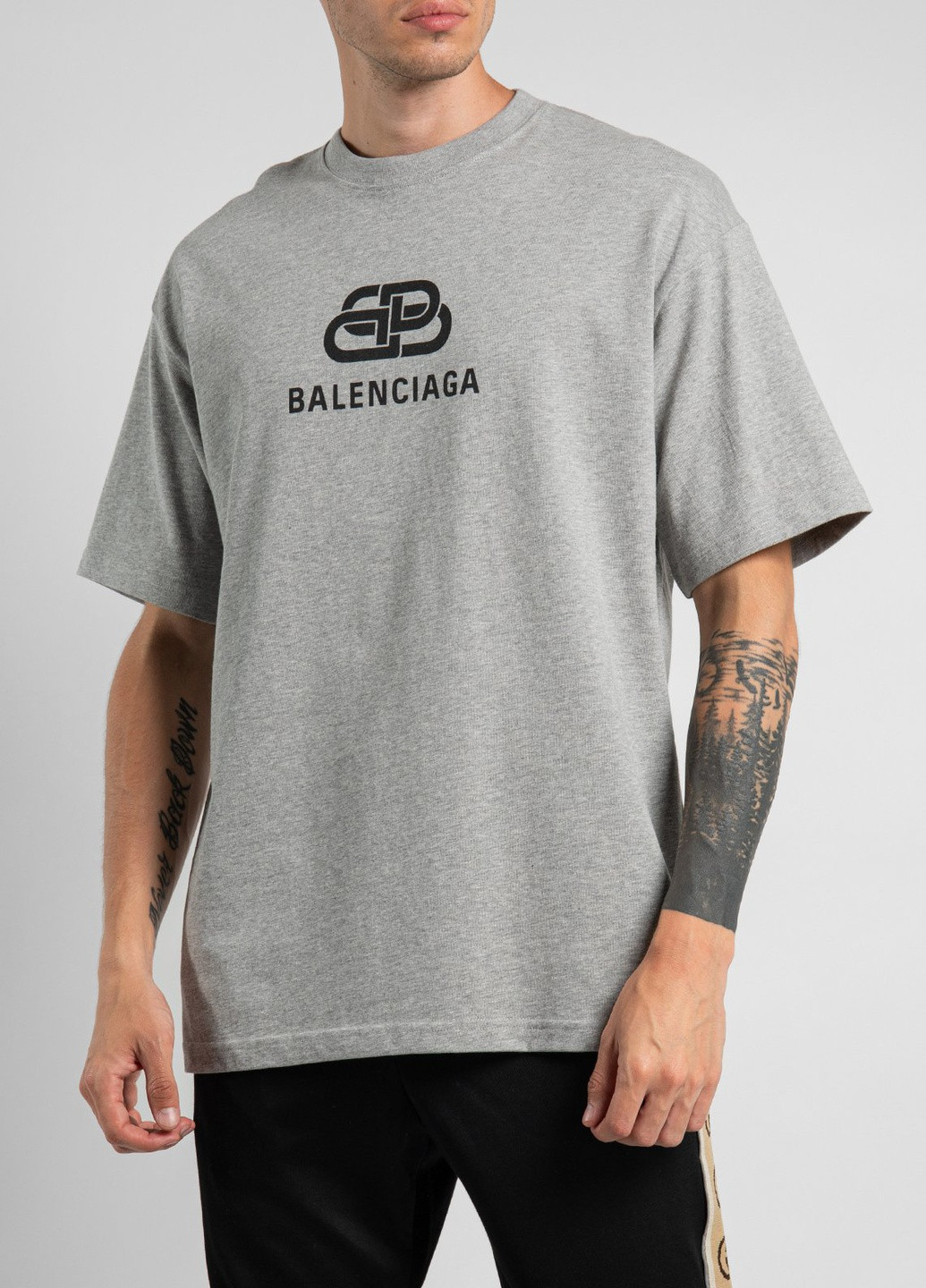 Серая красная футболка с логотипом Balenciaga
