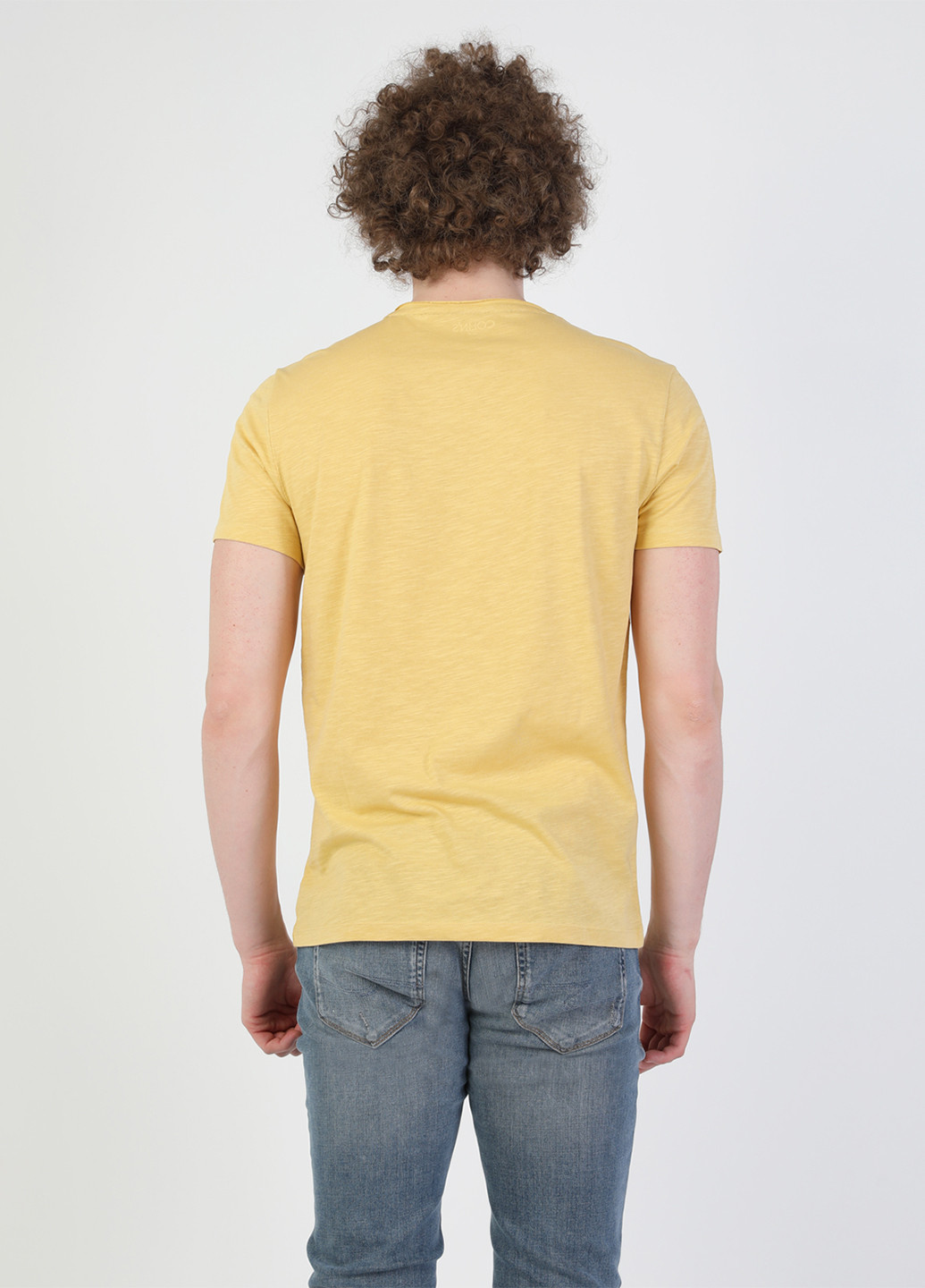 Желтая футболка Colin's