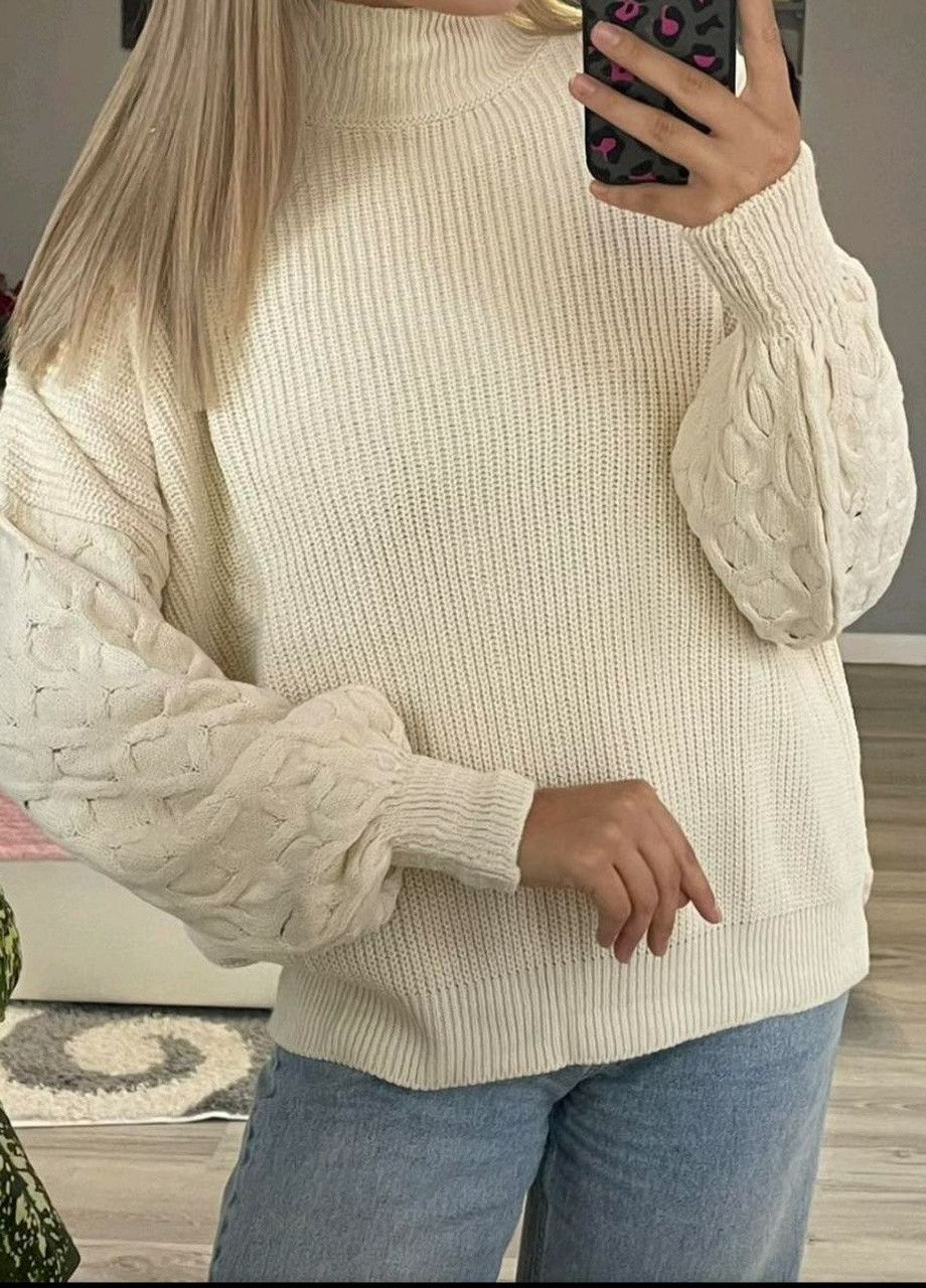 Молочний демісезонний об'ємний светр в стилі оверсайз Berta Lucci