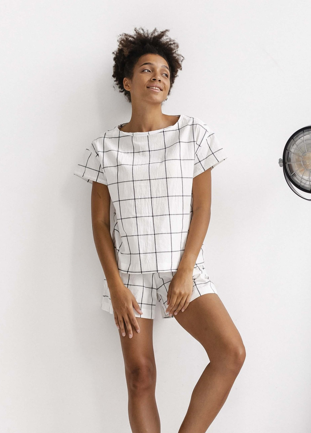 Черно-белая всесезон пижама женская с шортами grid (xxl) футболка + шорты Leglo