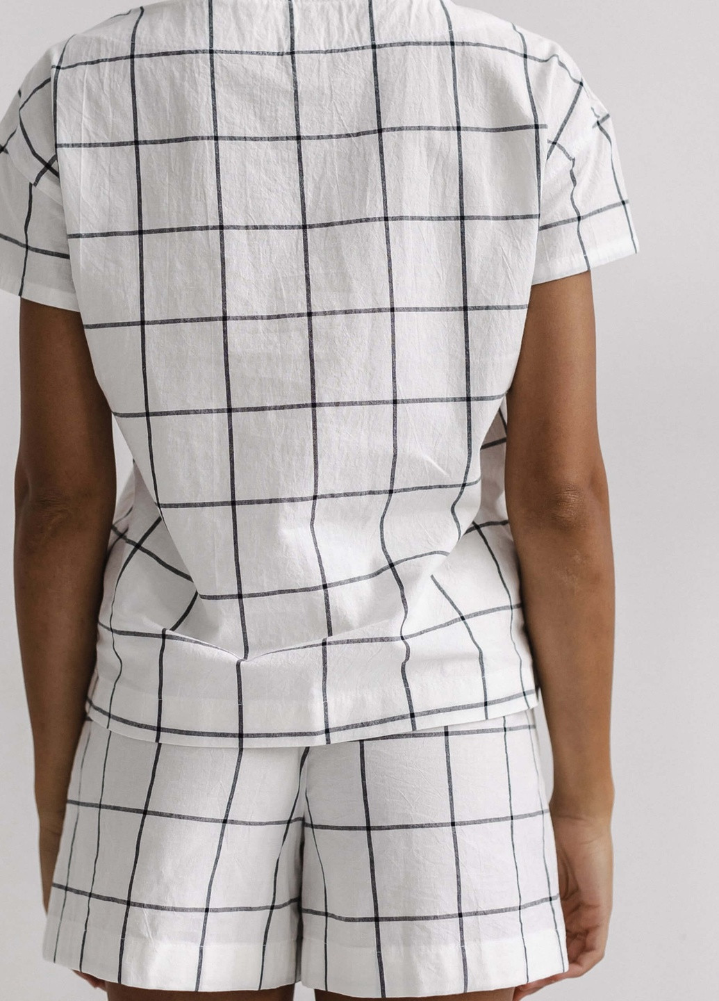 Чорно-біла всесезон піжама жіноча з шортами grid (xxl) футболка + шорти Leglo