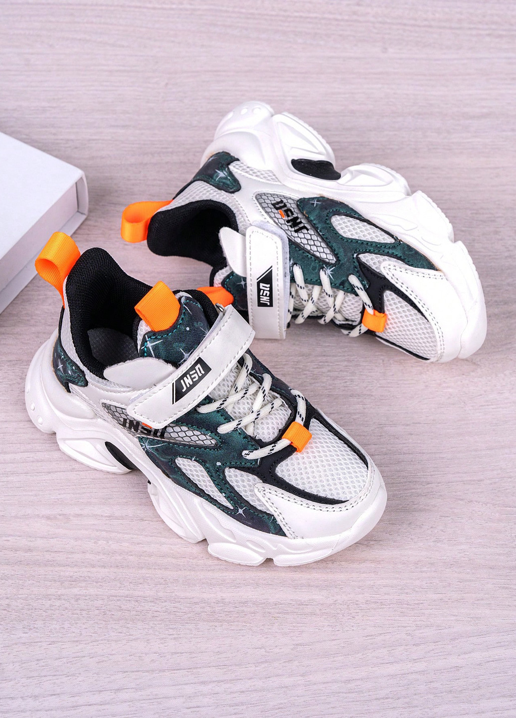 Цветные демисезонные кроссовки SHEIN