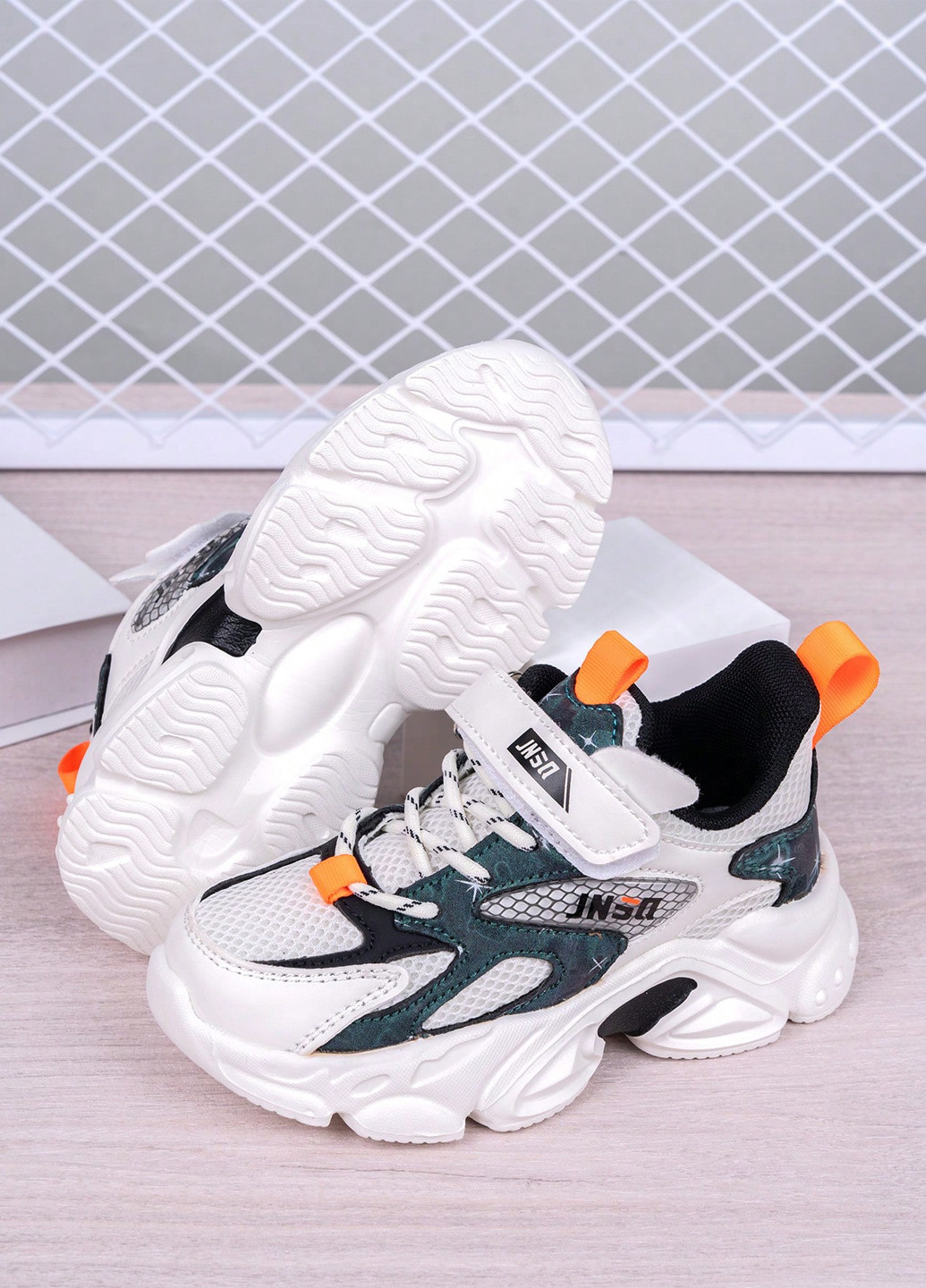 Цветные демисезонные кроссовки SHEIN