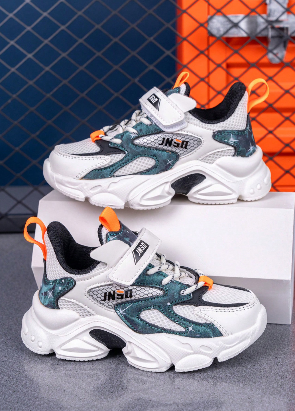 Цветные демисезонные кроссовки SHEIN