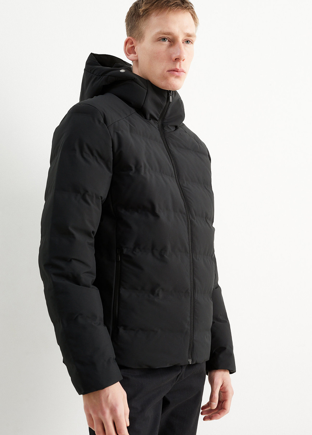 Чорна демісезонна куртка C&A