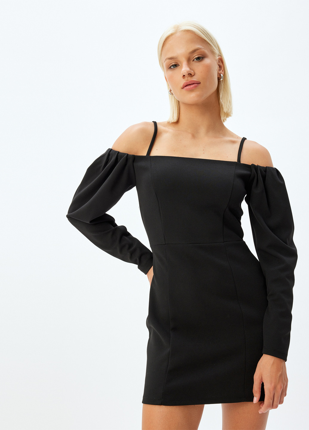 Черное вечернее платье с открытыми плечами KOTON однотонное