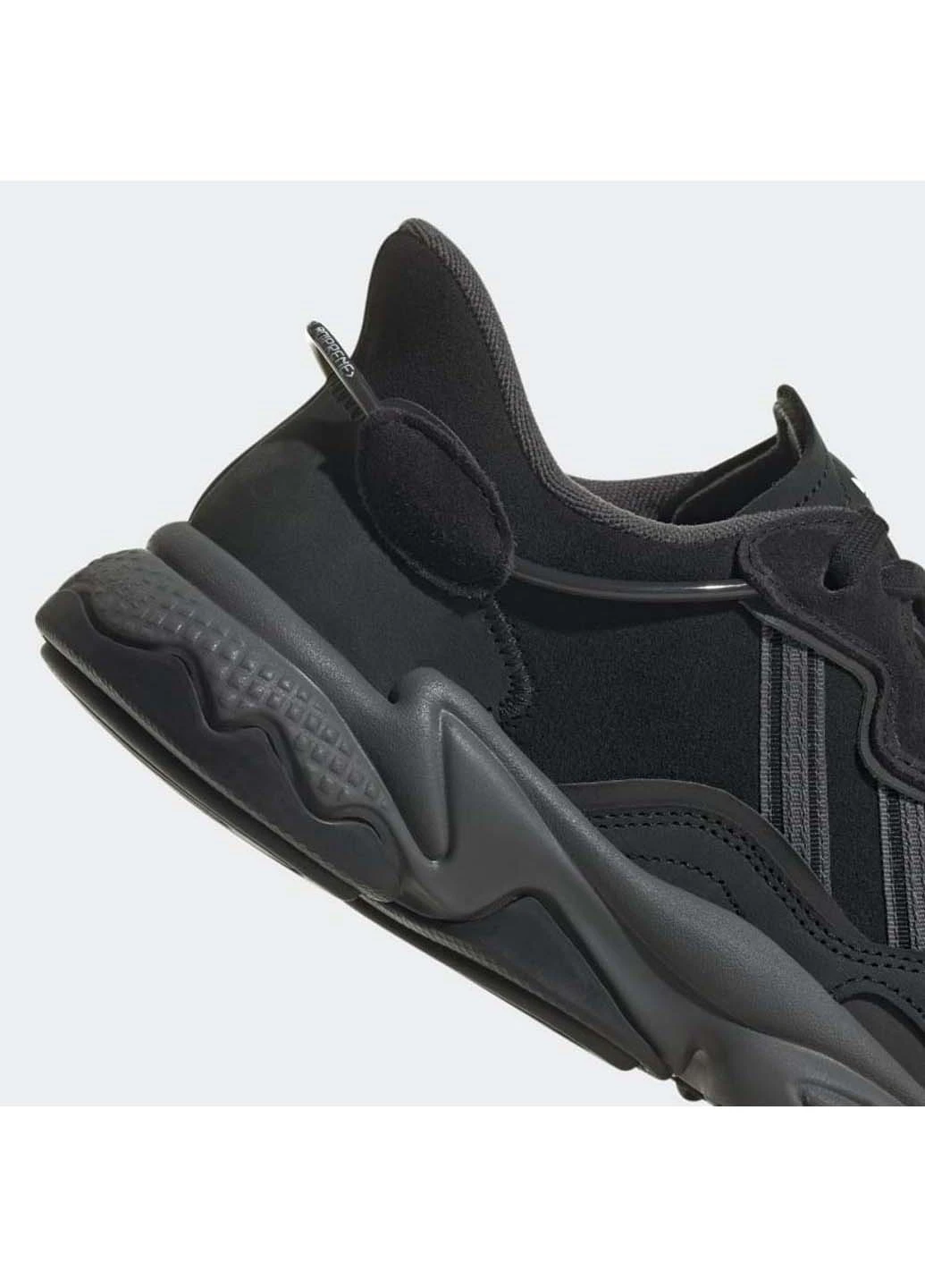 Черные демисезонные кроссовки adidas