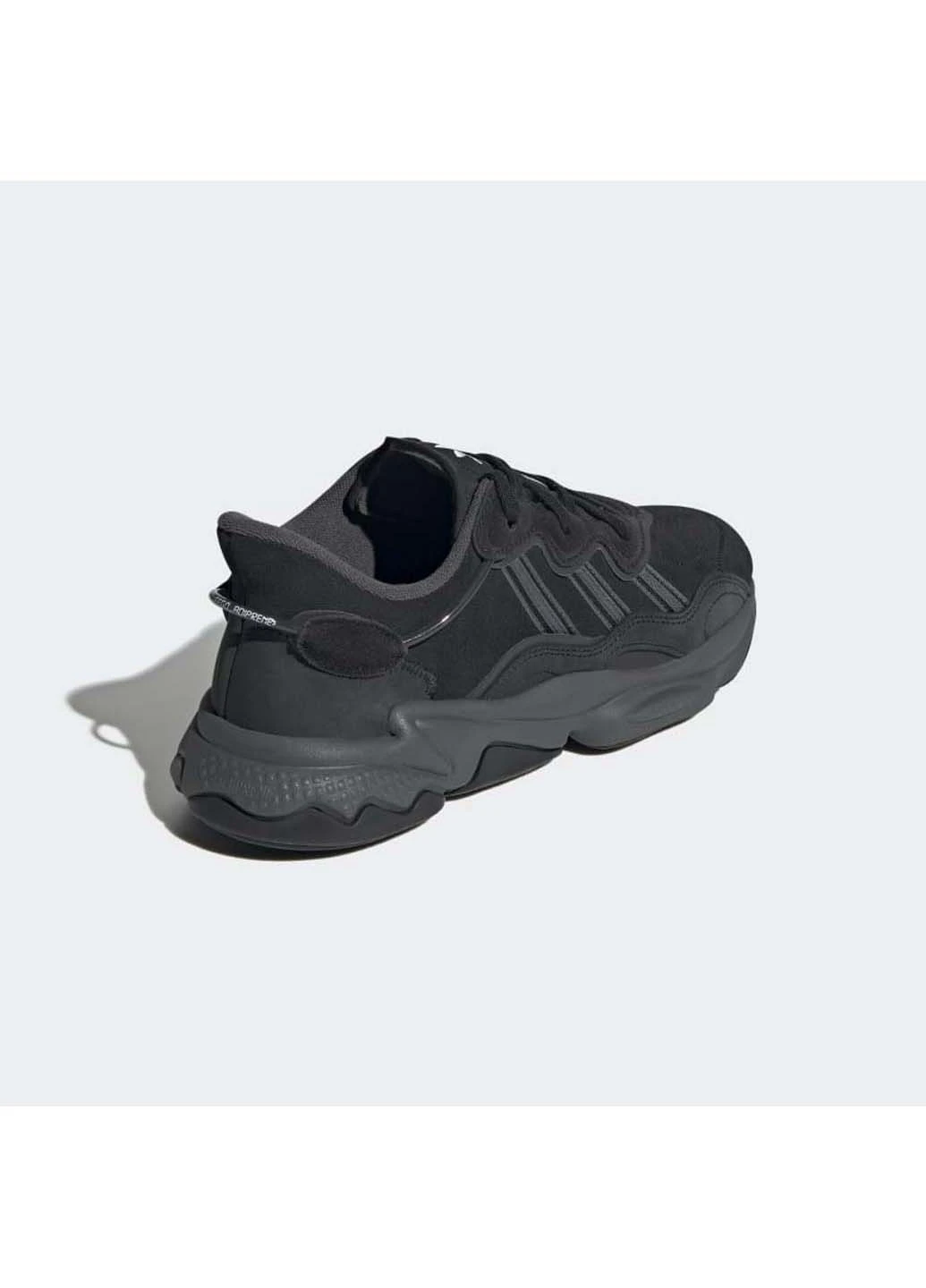 Черные демисезонные кроссовки adidas