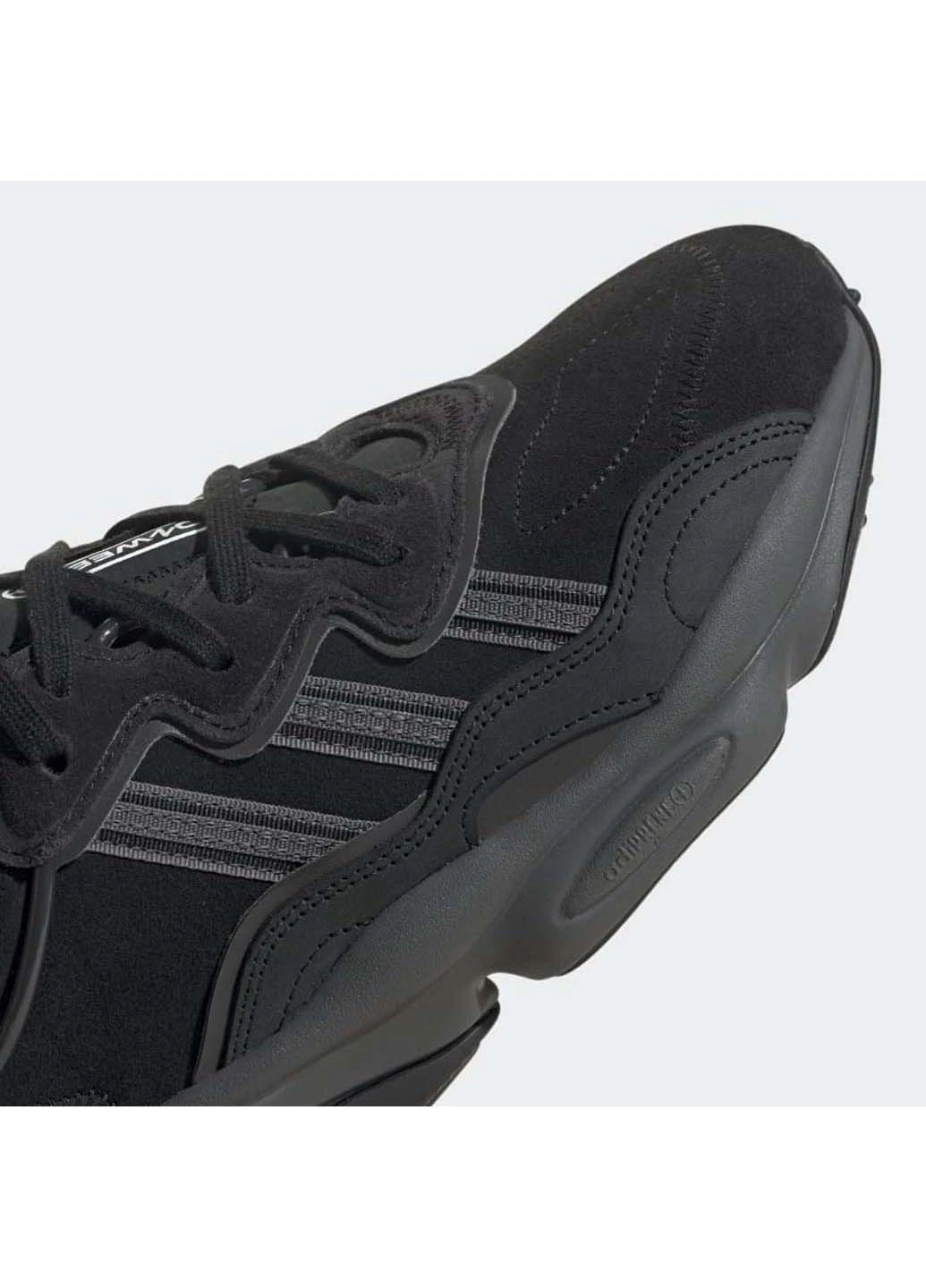 Черные демисезонные кроссовки adidas