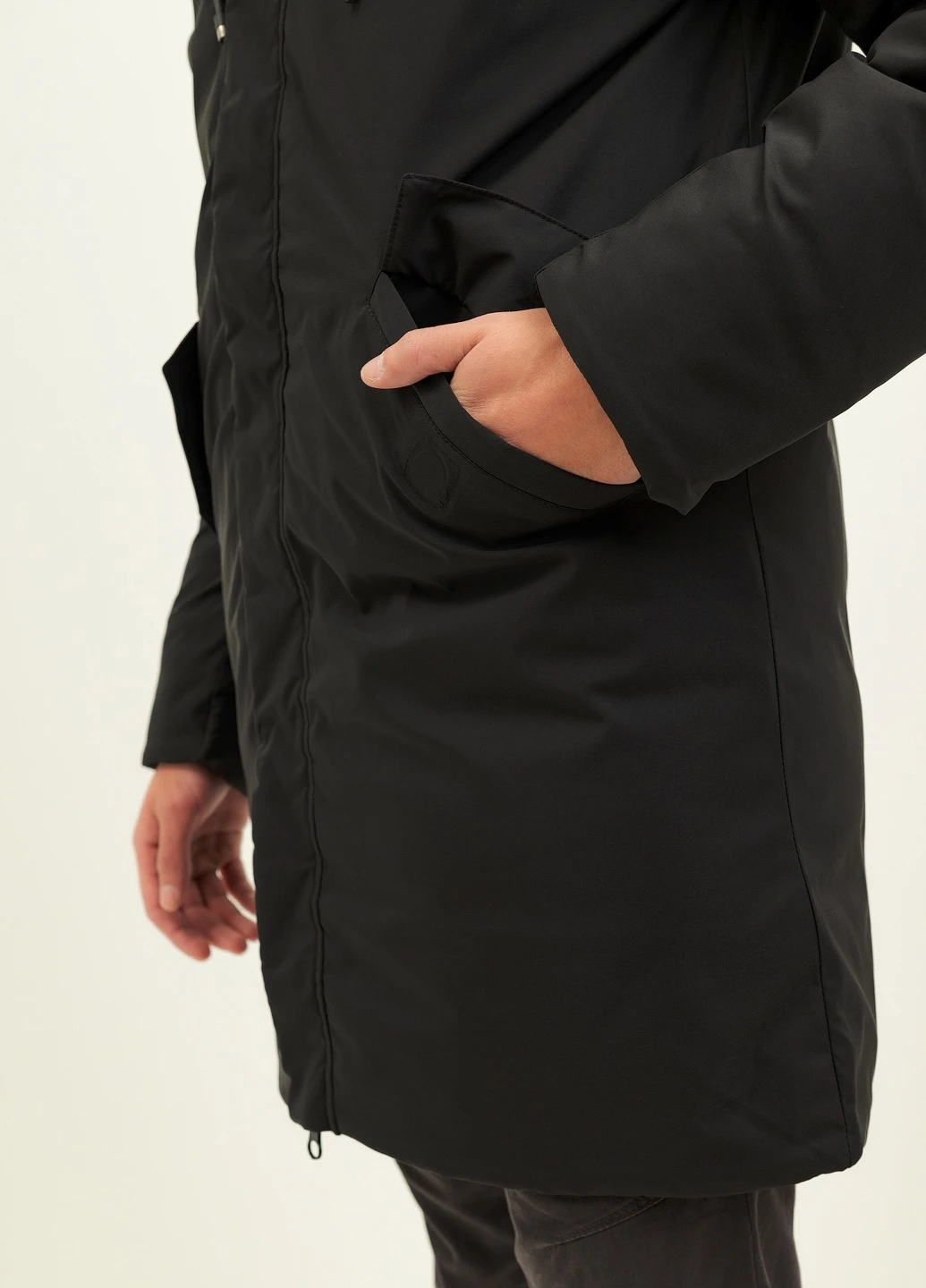Чорна зимня куртка Remain