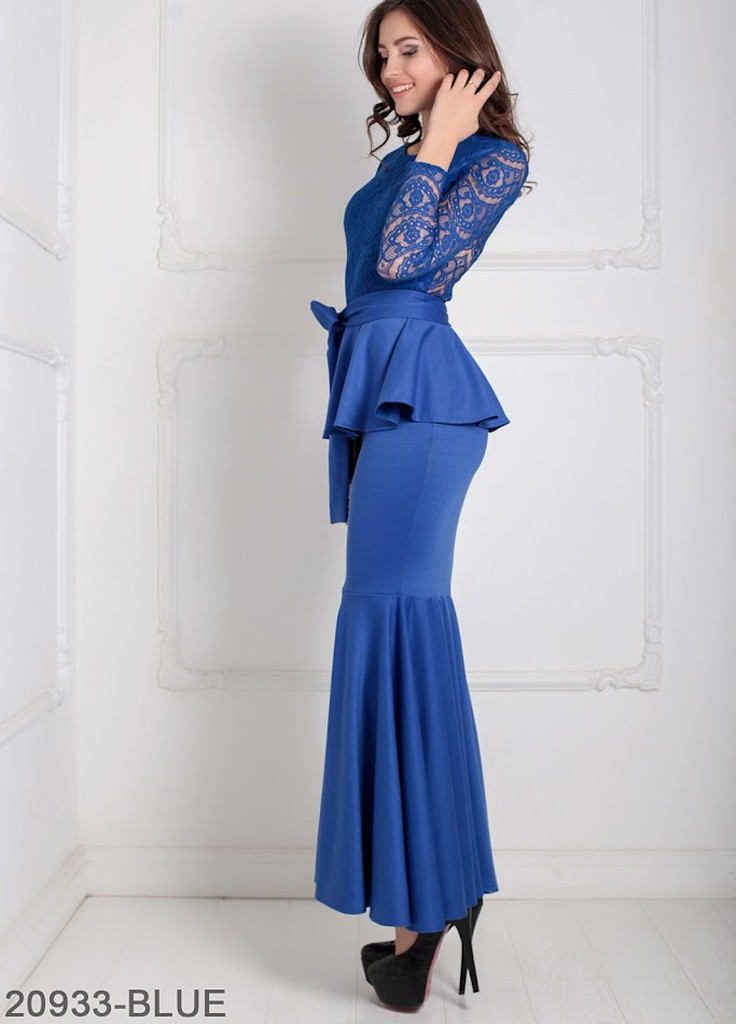 Синее кэжуал нарядное женское платье футляр с верхом из гипюра и воланом на талии adelis Podium однотонное