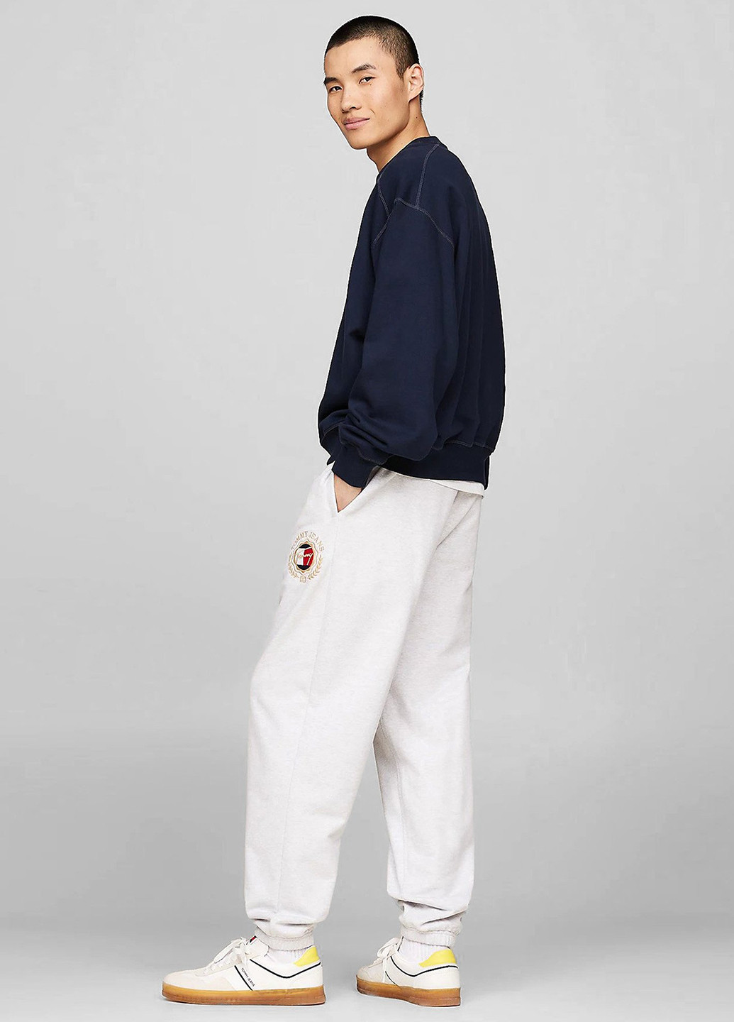 Синій світшот Tommy Jeans малюнок без декору (315010091)