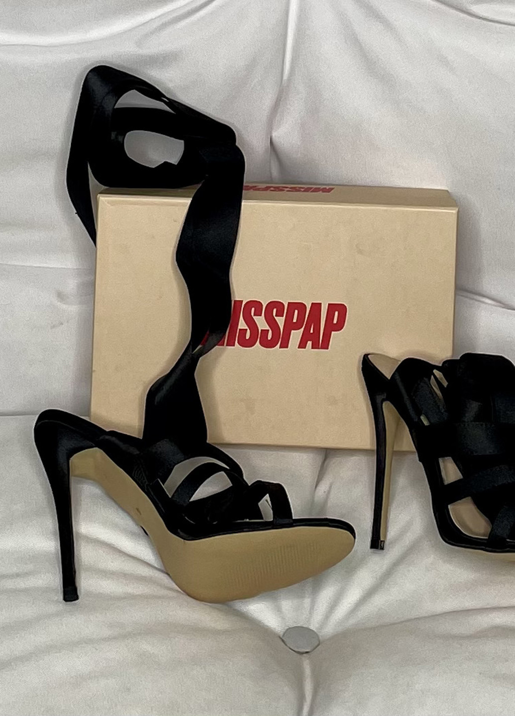 Черные босоножки MissPap на шнурках