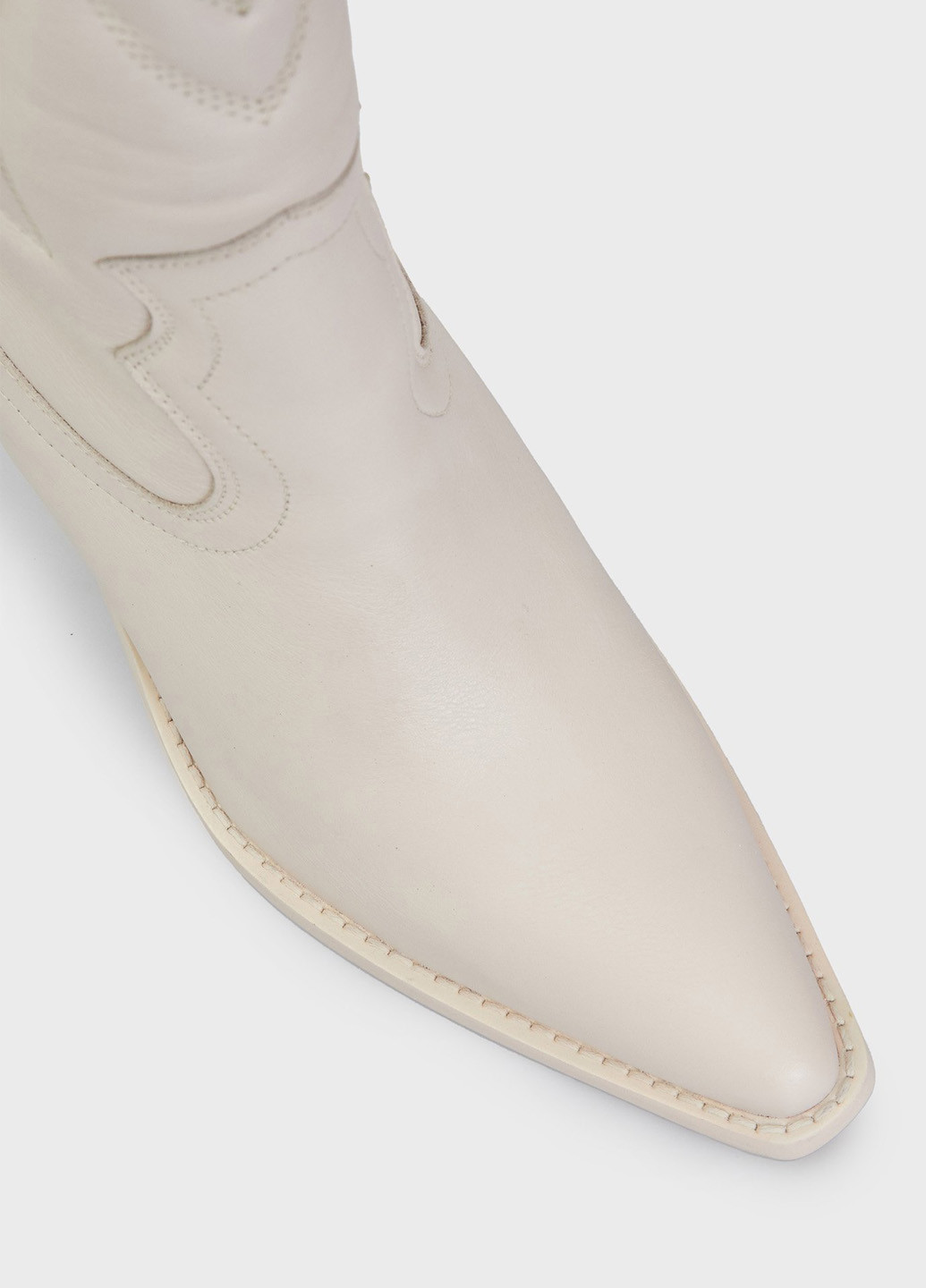 Зимние сапоги казаки Bronx с вышивкой