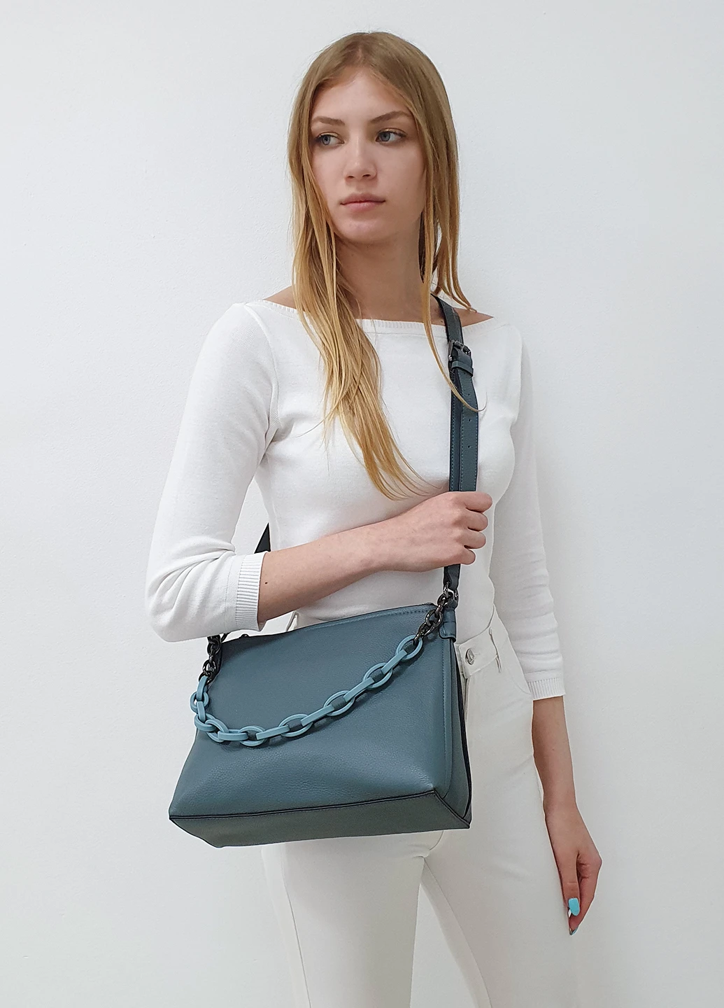 Шкіряна жіноча сумка з ланцюгом середня блакитна Fashion (232986057)