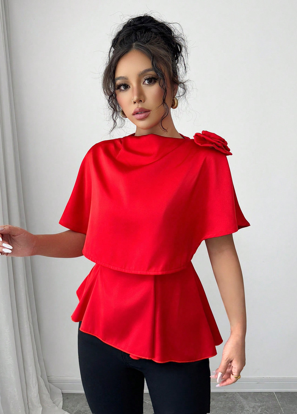 Червона блуза з баскою SHEIN