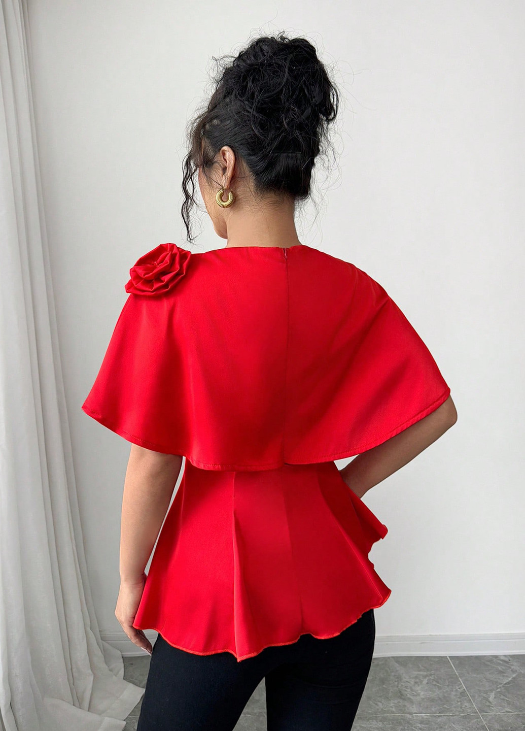 Червона блуза з баскою SHEIN