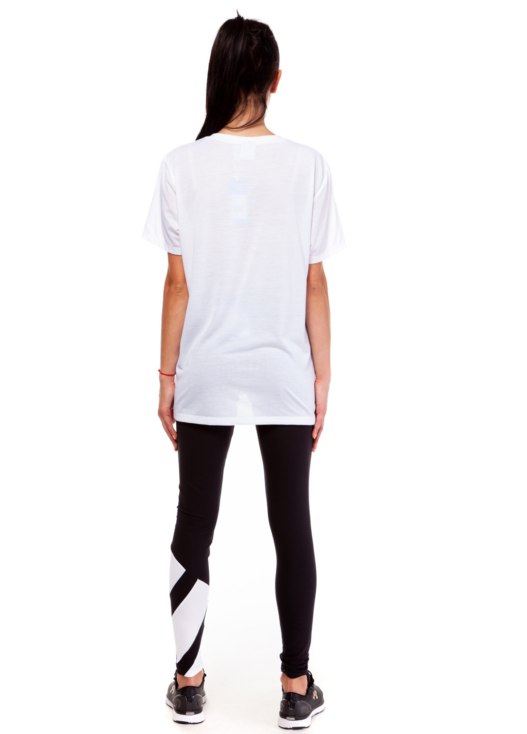 Белая летняя футболка adidas
