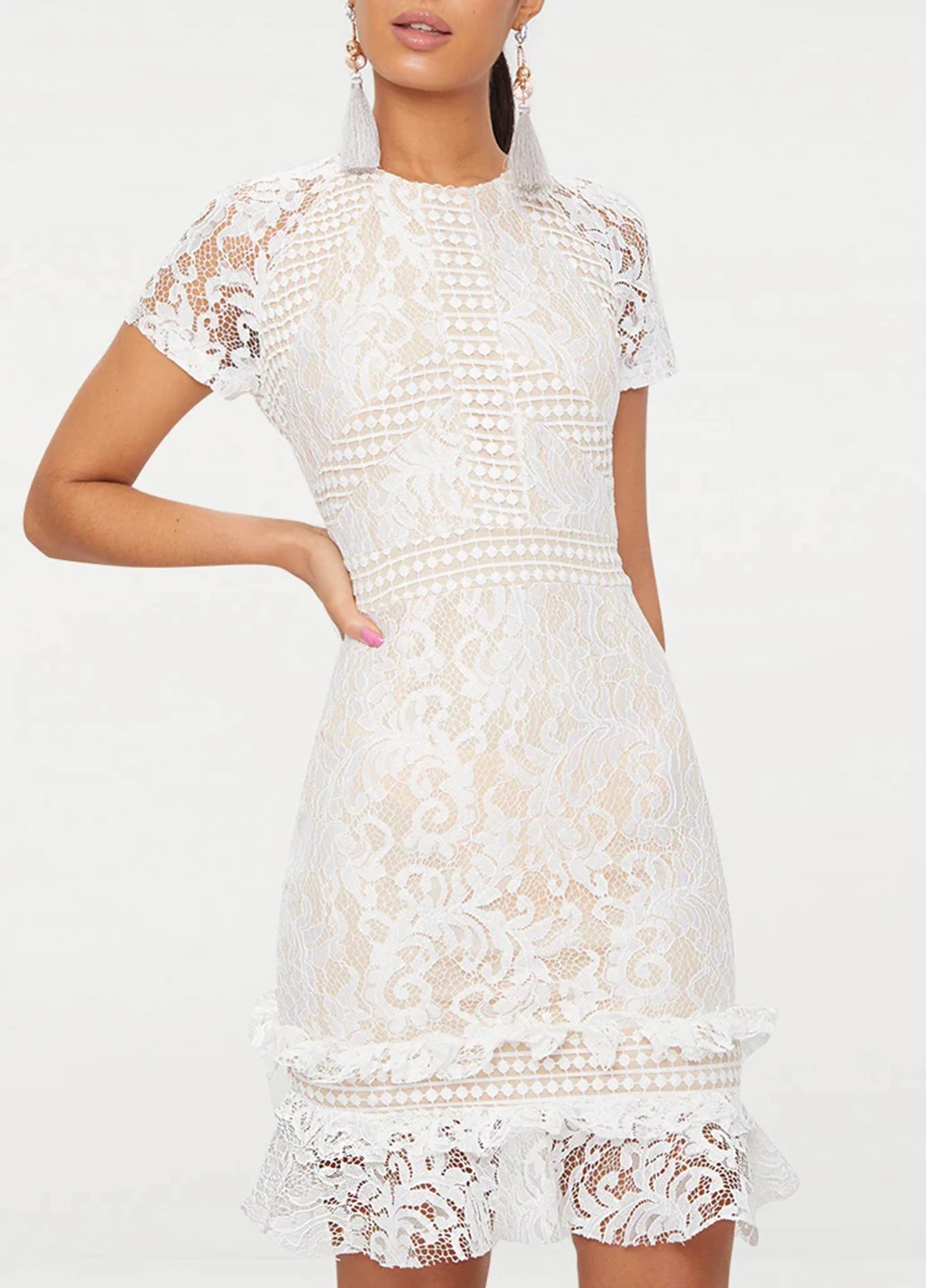 Белое коктейльное платье футляр PrettyLittleThing однотонное