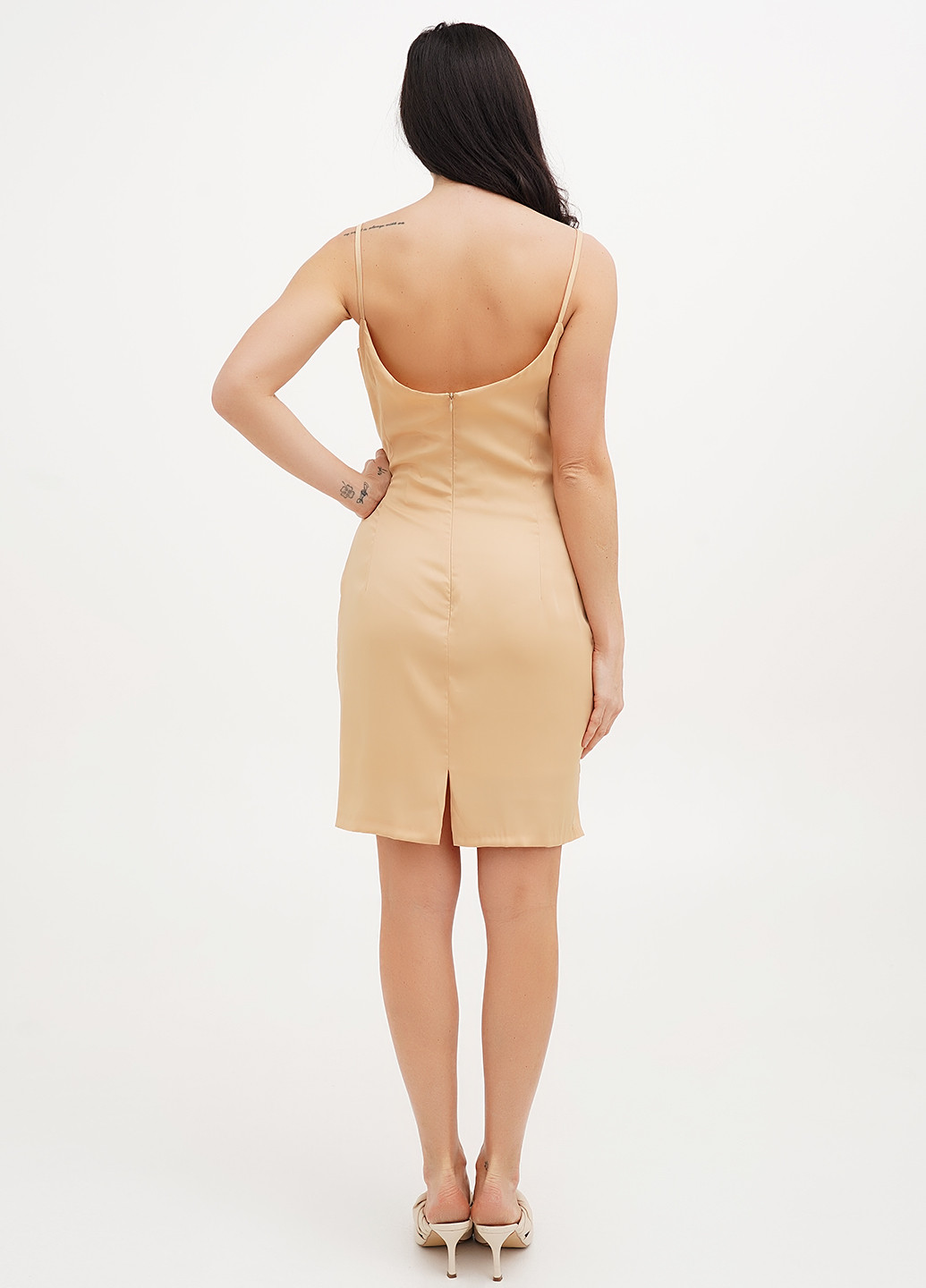 Бежевое коктейльное, кэжуал платье платье-комбинация Vicolo однотонное