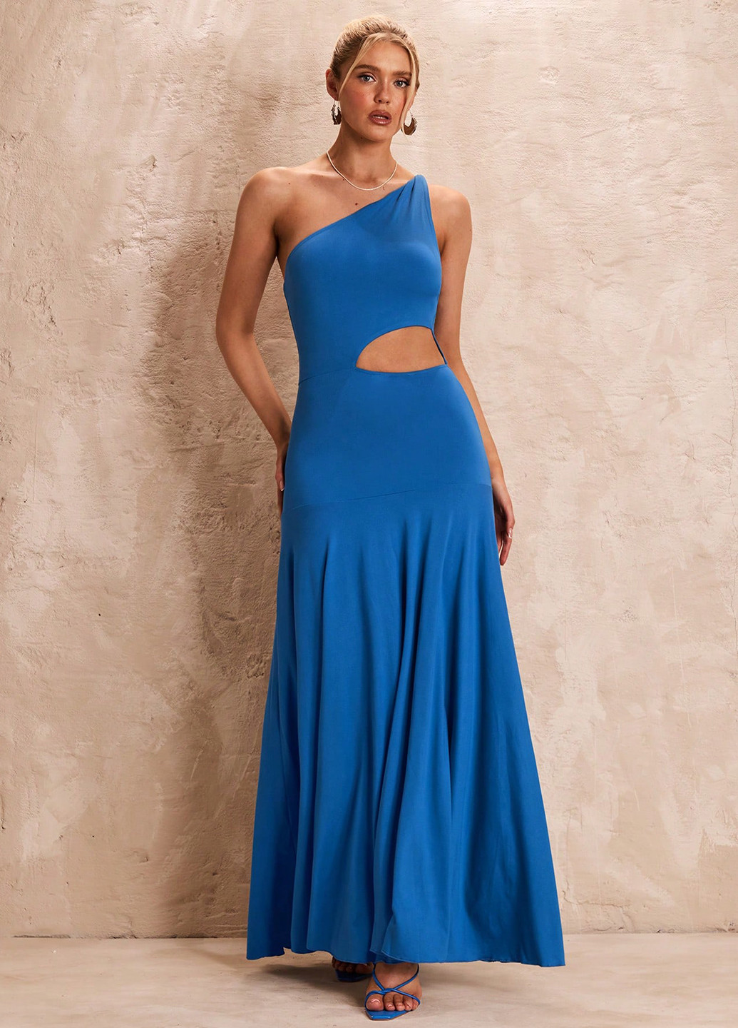 Синее вечернее платье клеш, на одно плечо, с открытой спиной SHEIN однотонное