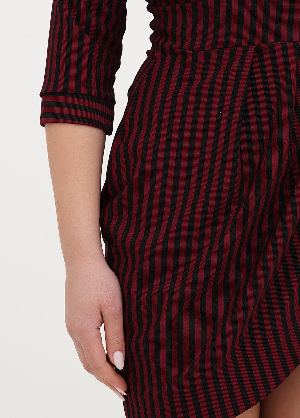 Бордовое кэжуал платье на запах Babylon в полоску