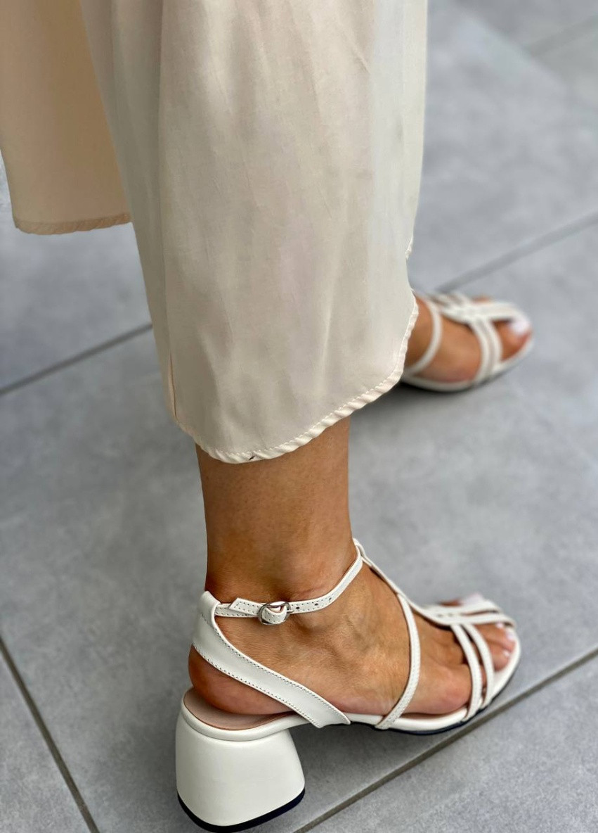 Бежевые босоножки shoesband Brand без застежки