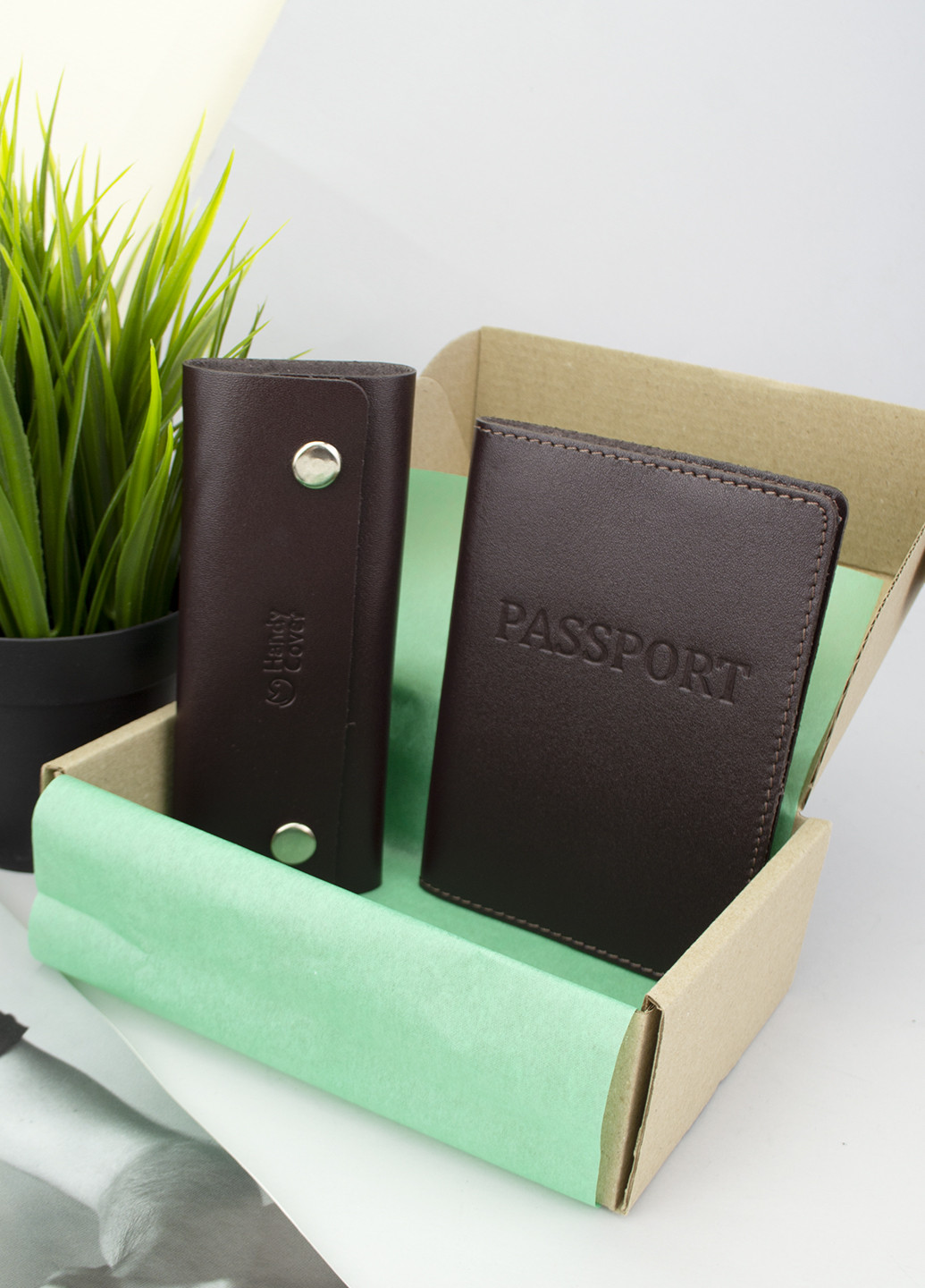 Подарочный мужской набор №64: обложка на паспорт + ключница (коричневый) HandyCover (254059921)