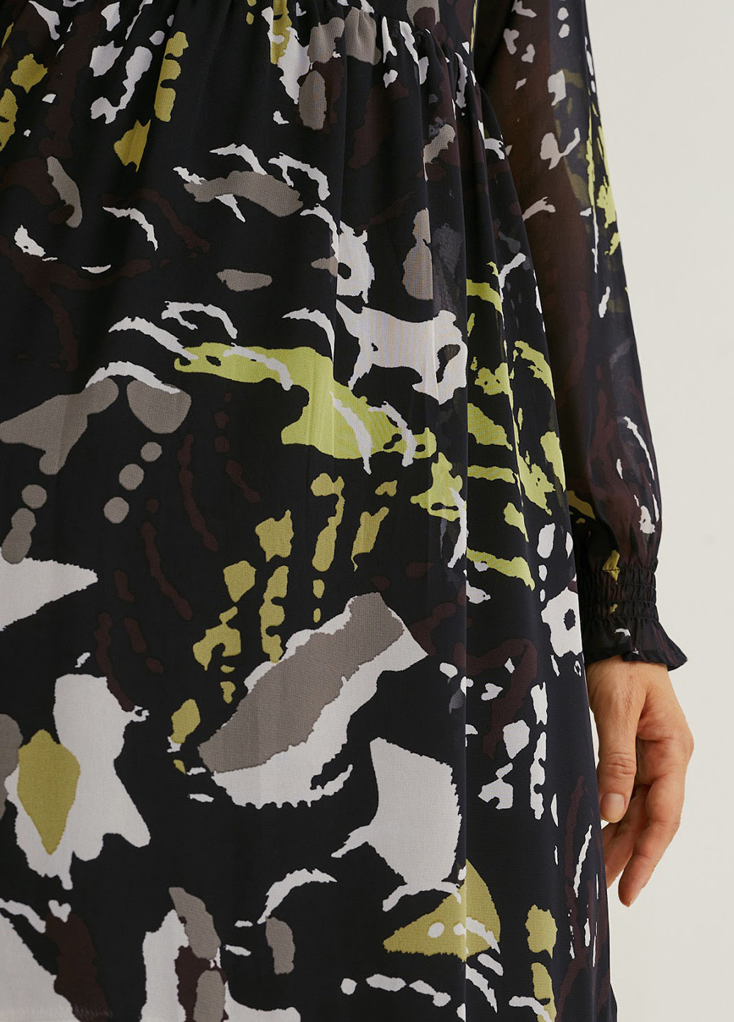 Черное кэжуал платье C&A с абстрактным узором