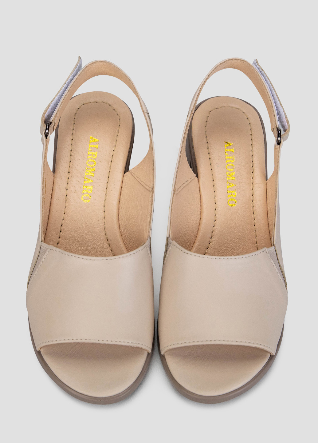 Бежевые босоножки Alromaro на липучке