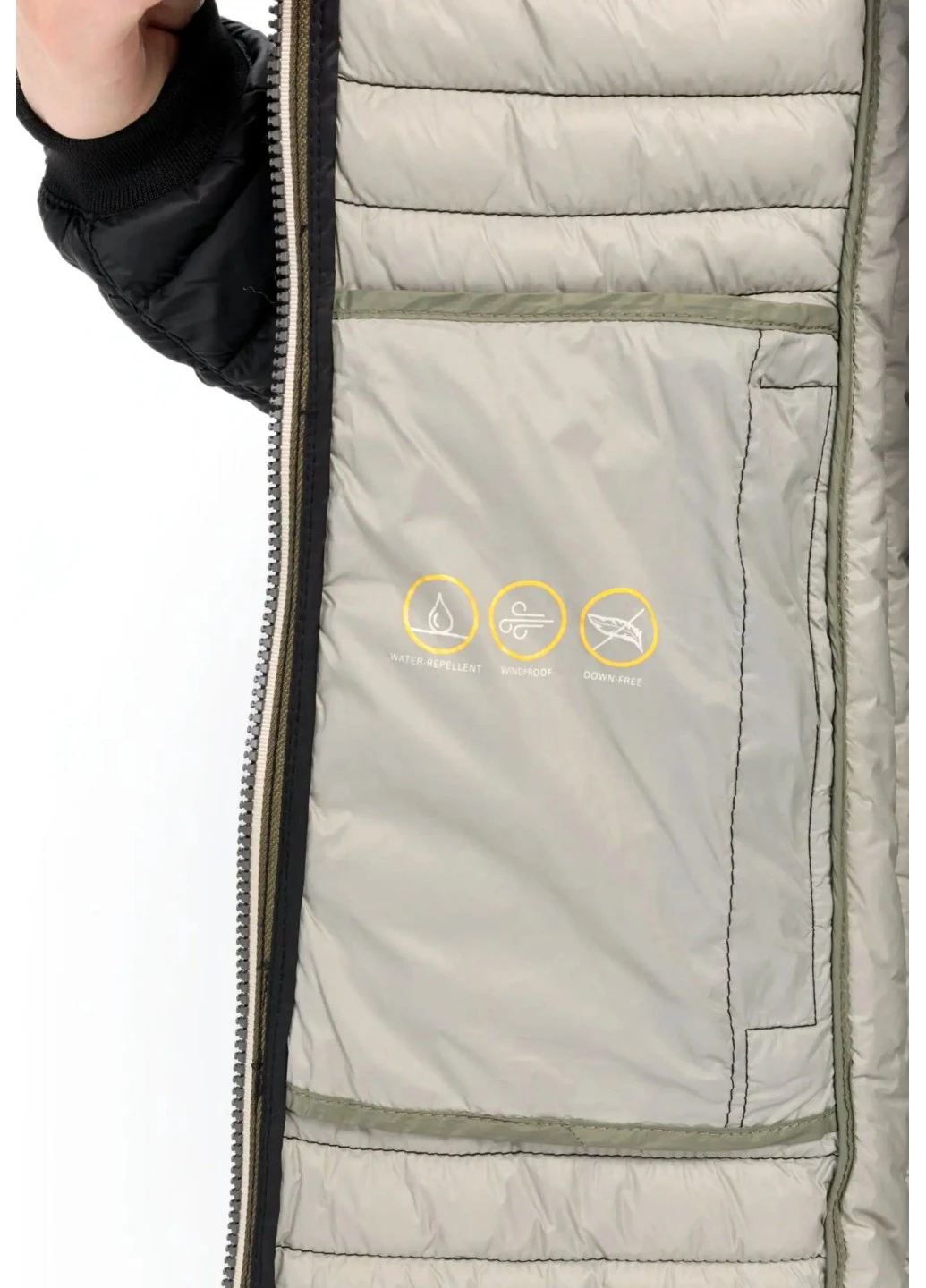 Чорна демісезонна куртка Camel Active JACKET