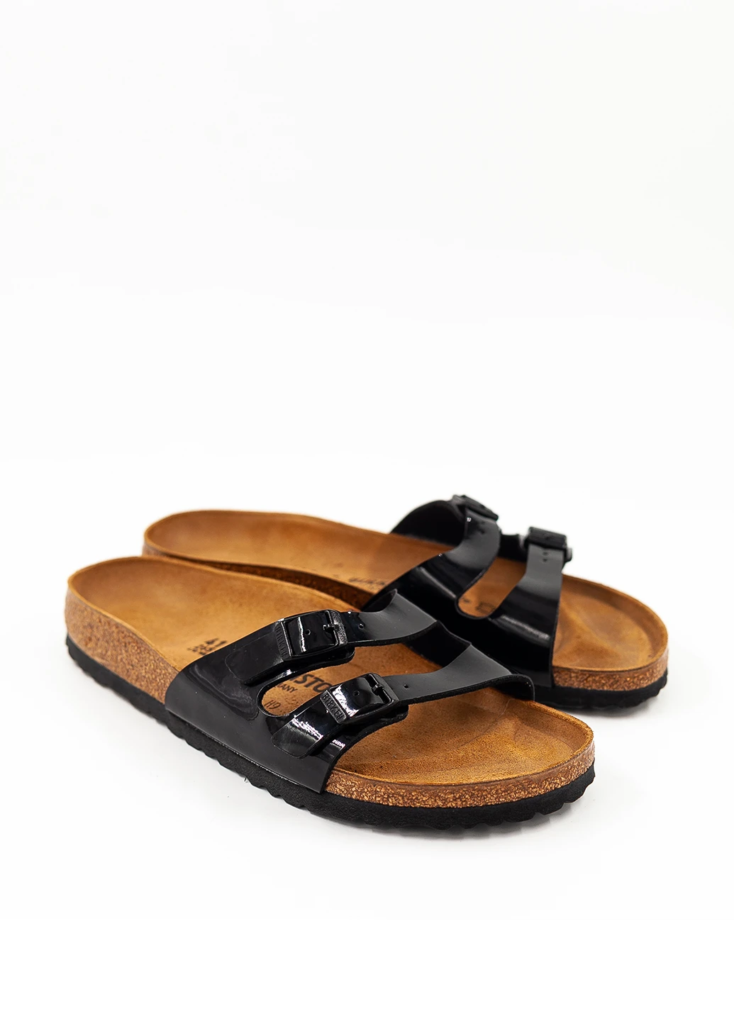 Черные шлепанцы Birkenstock лаковые
