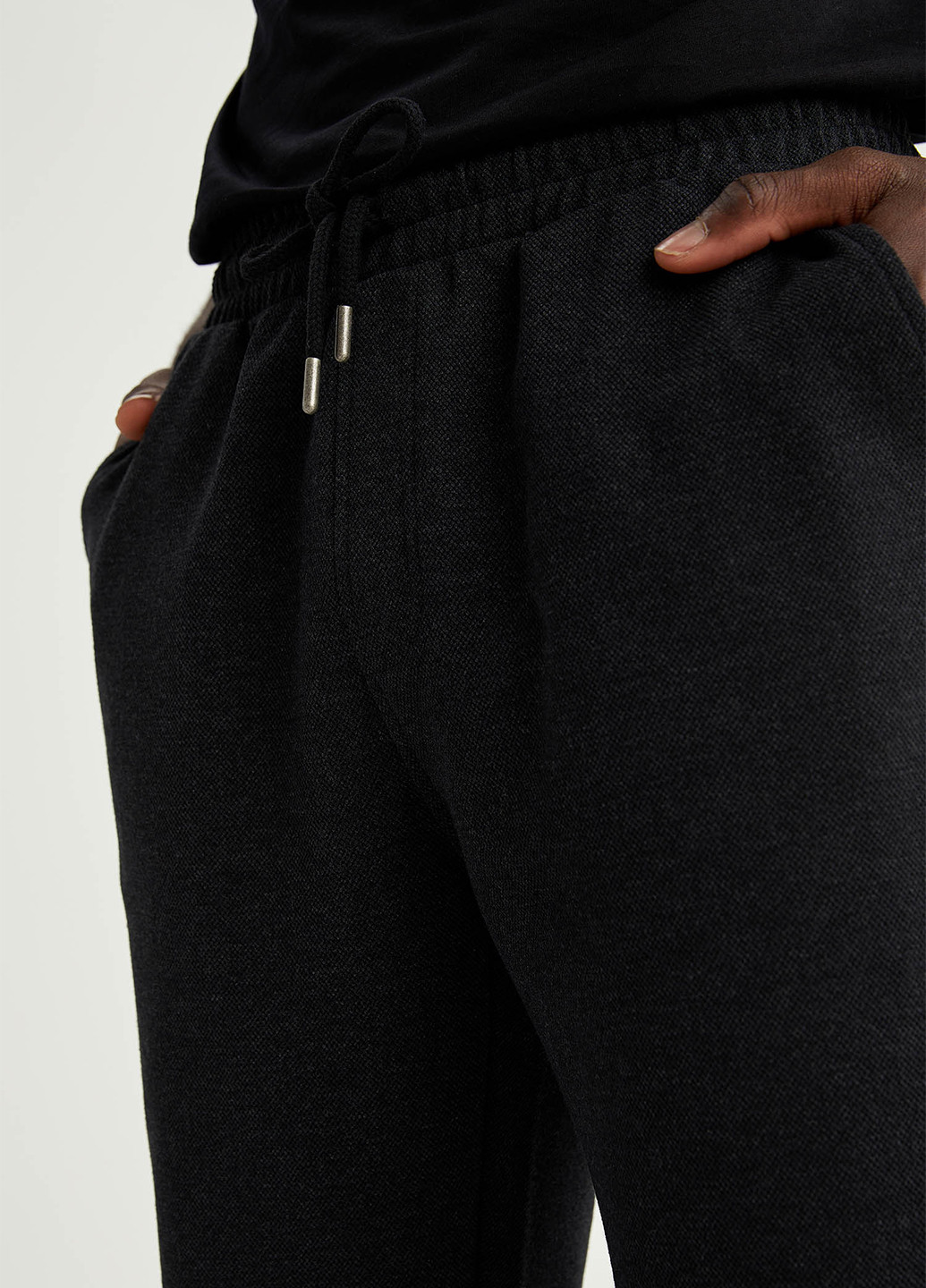 Темно-серые спортивные демисезонные зауженные брюки DeFacto