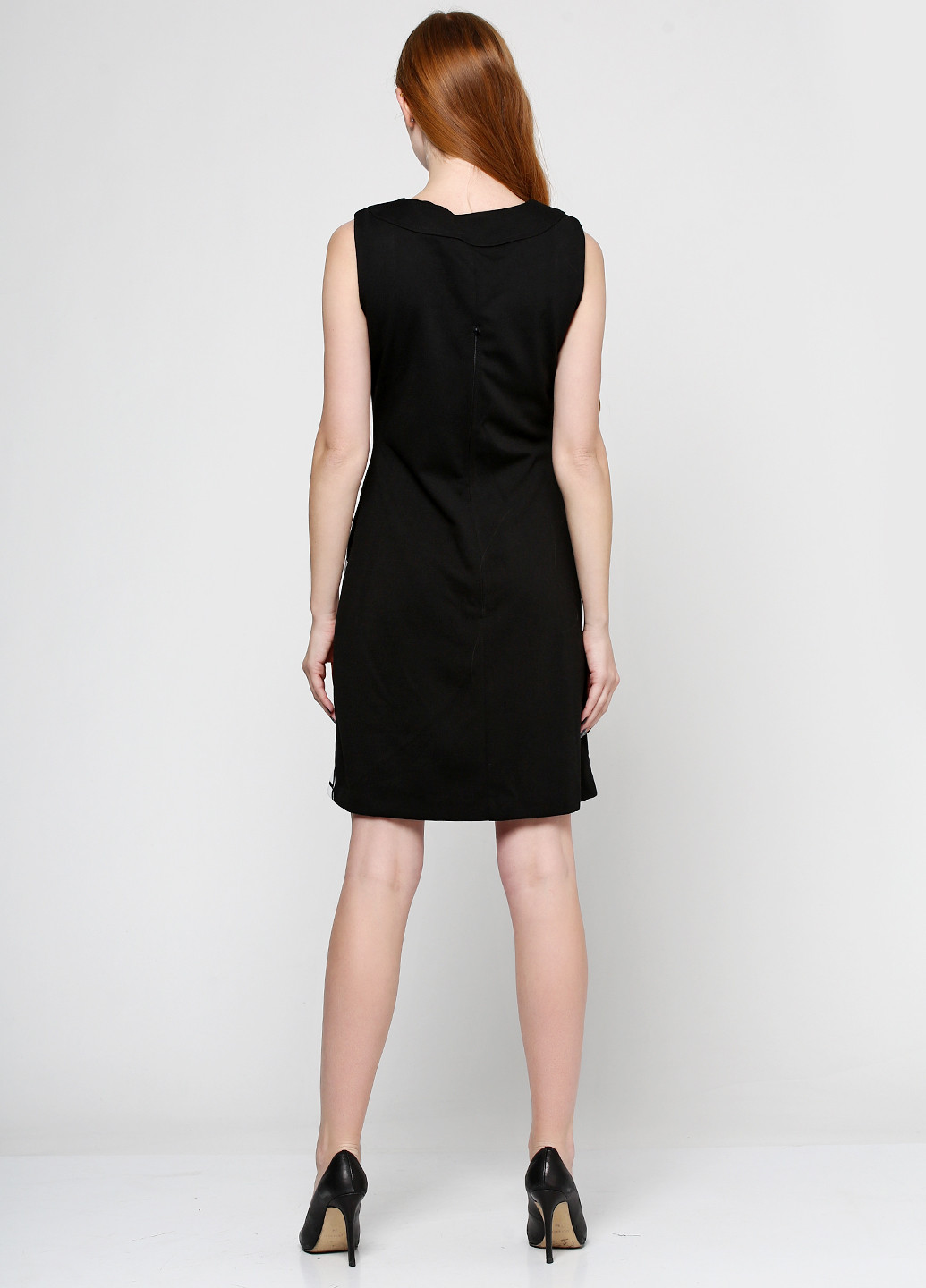 Черное кэжуал платье футляр Rinascimento с геометрическим узором