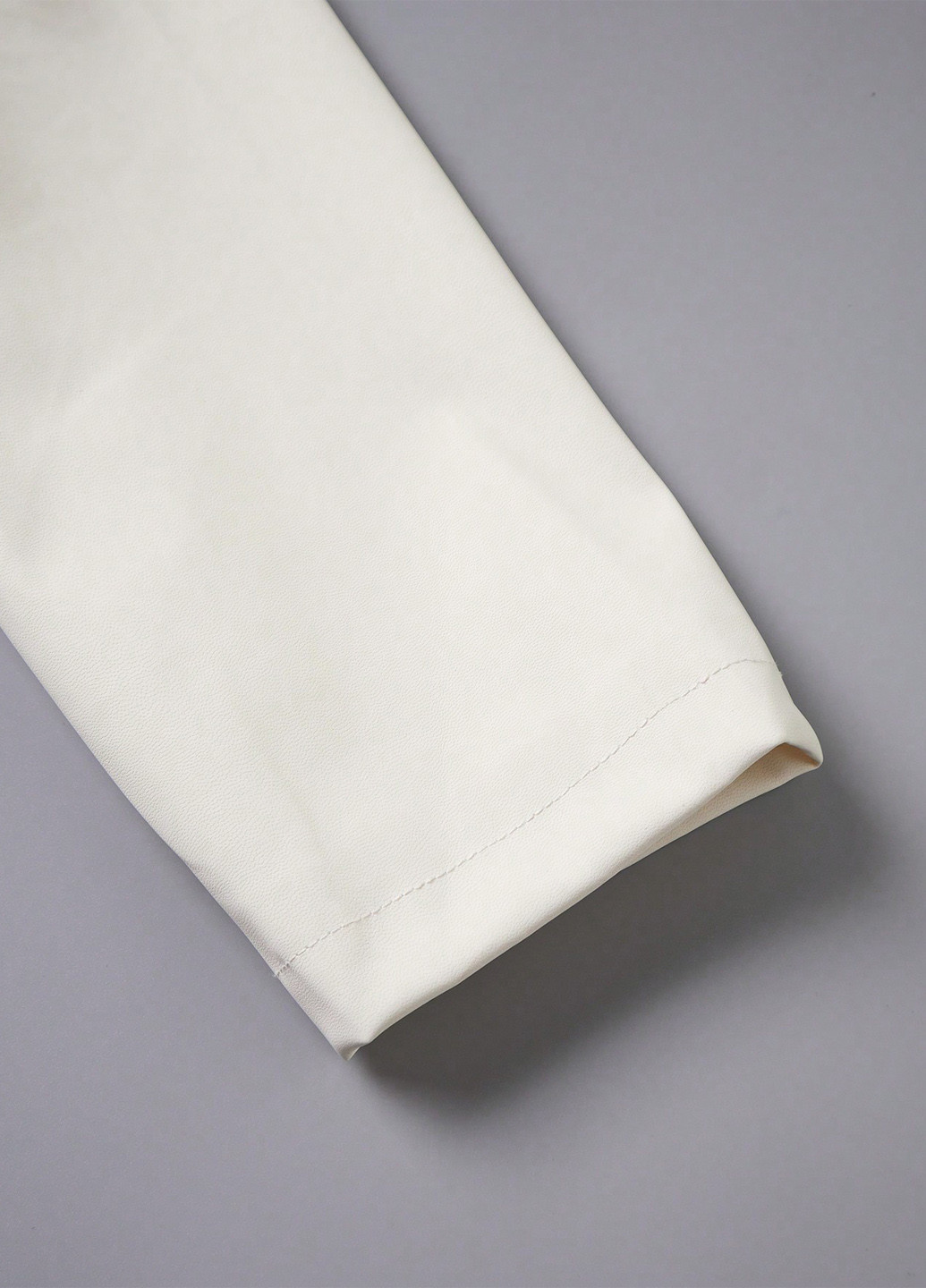 Молочная демисезонная куртка косуха SHEIN