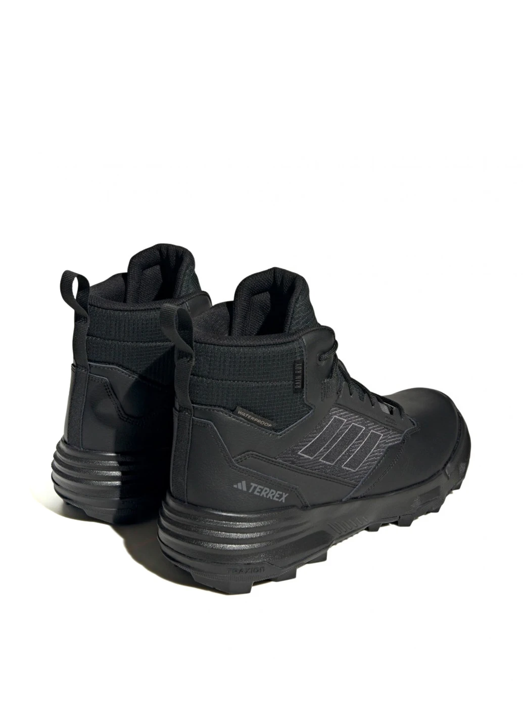 Черные зимние ботинки adidas