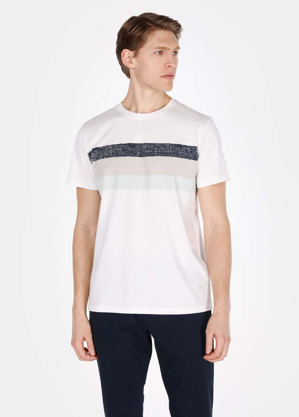 Белая футболка Colin's