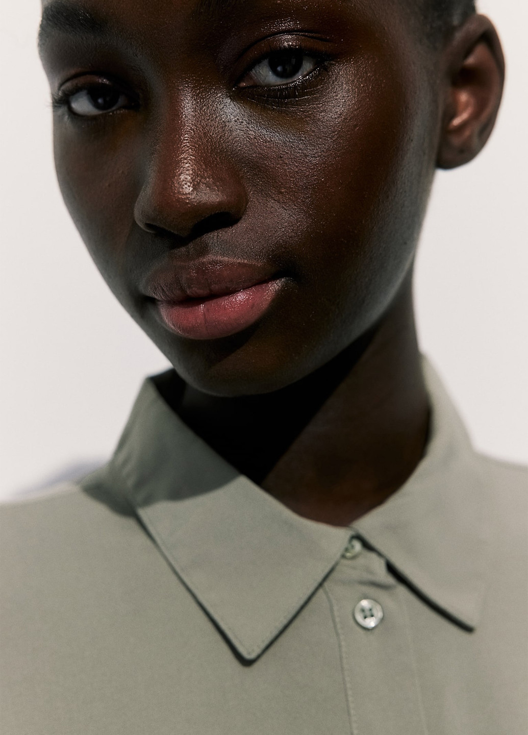 Оливковая кэжуал рубашка однотонная H&M