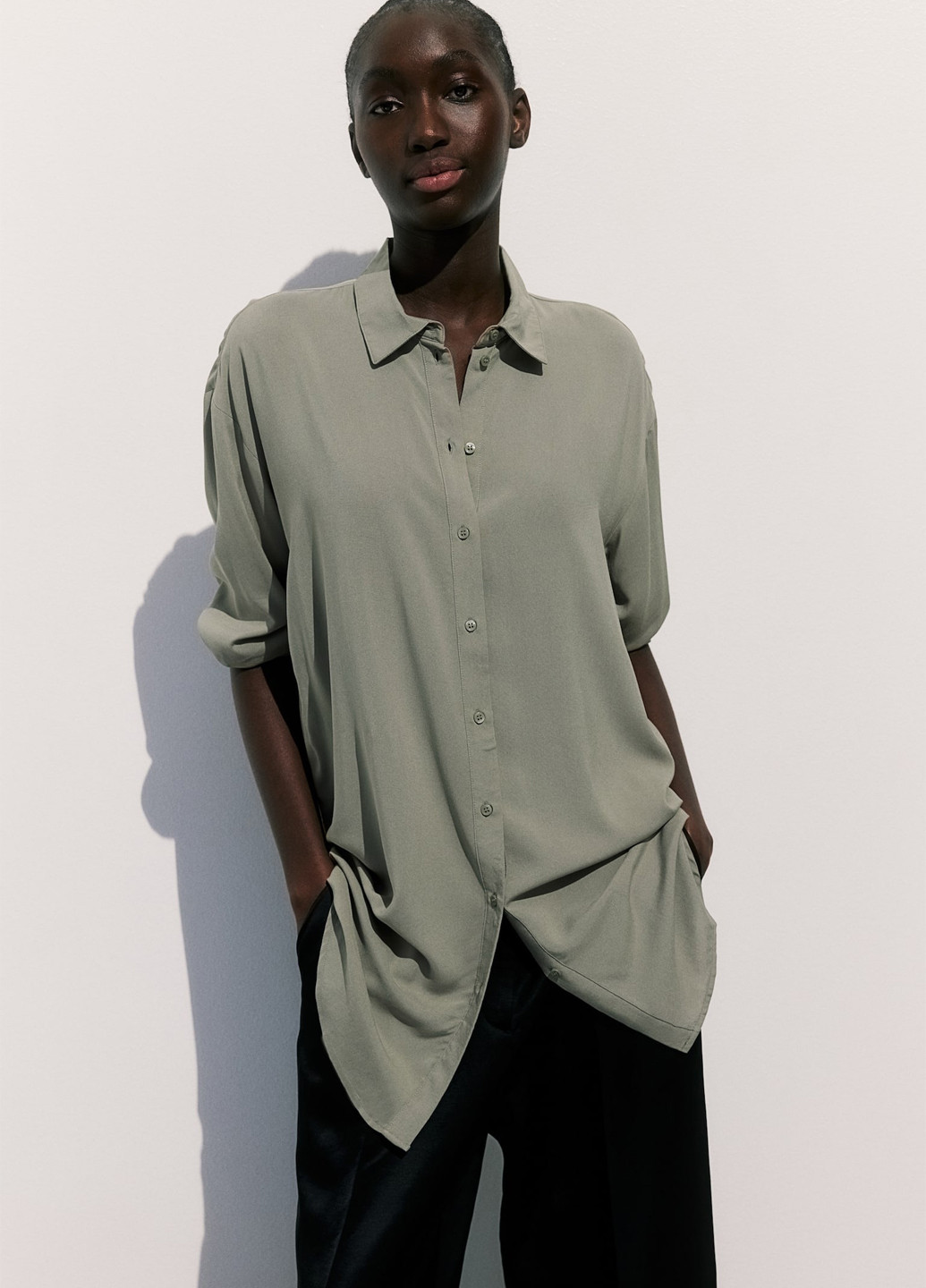 Оливковая кэжуал рубашка однотонная H&M