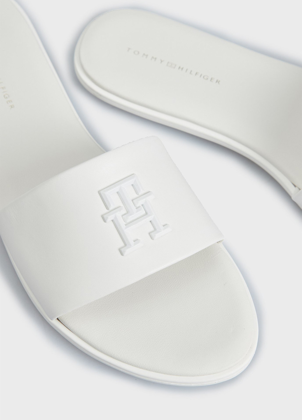 Белые шлепанцы Tommy Hilfiger с логотипом
