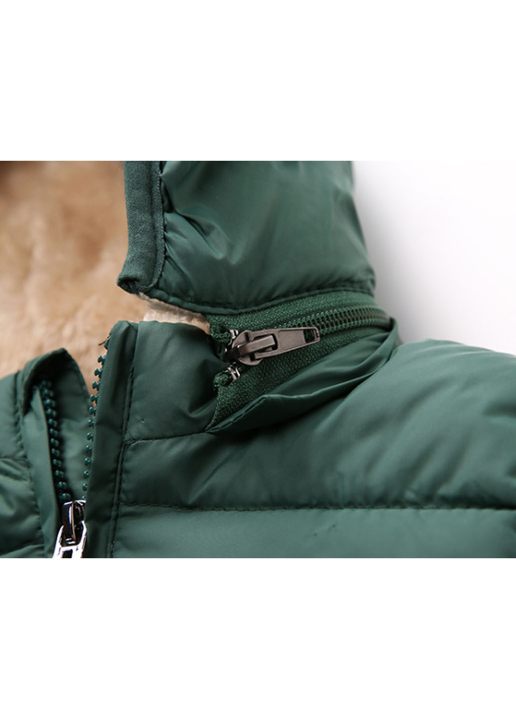 Зеленая зимняя куртка No Brand