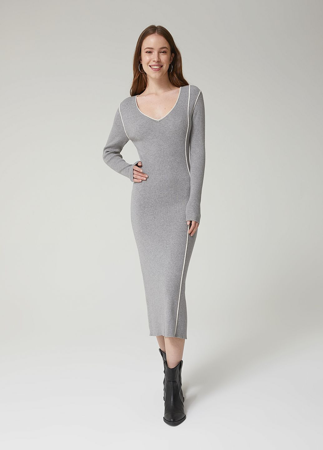Светло-серое кэжуал платье платье-свитер SELA