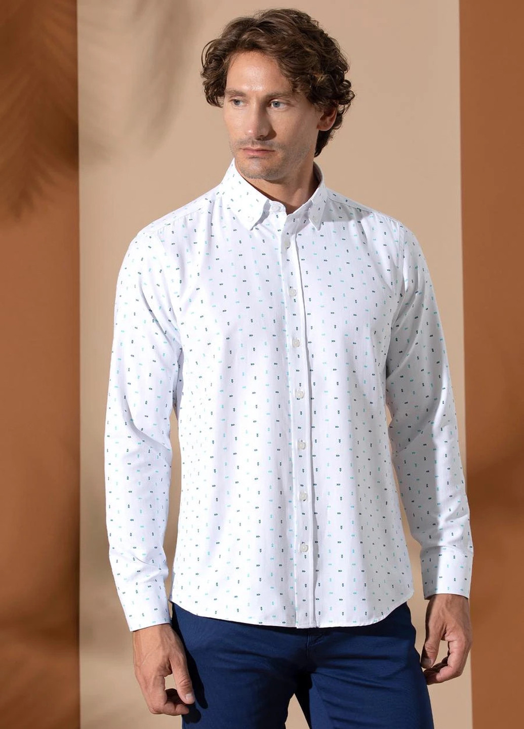 Белая кэжуал рубашка с рисунком Pierre Cardin