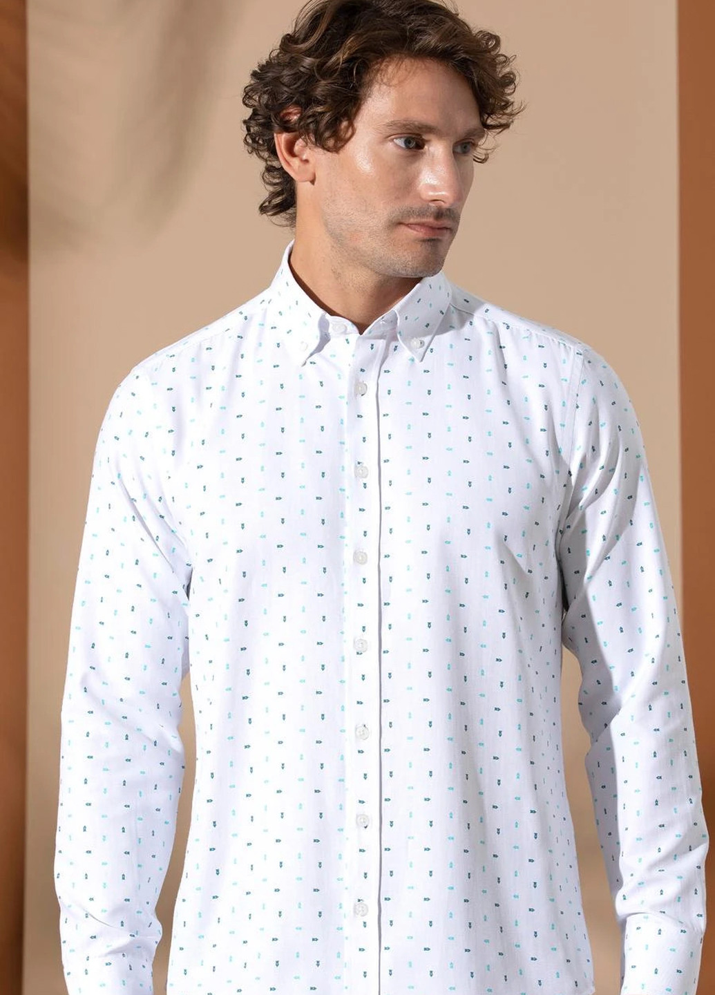 Белая кэжуал рубашка с рисунком Pierre Cardin