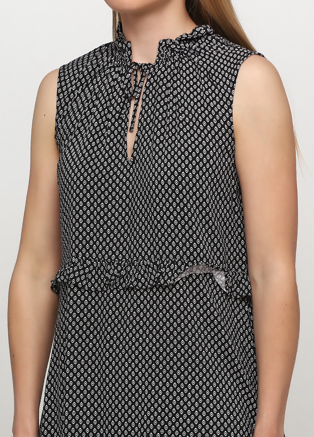 Черное кэжуал платье а-силуэт H&M с геометрическим узором