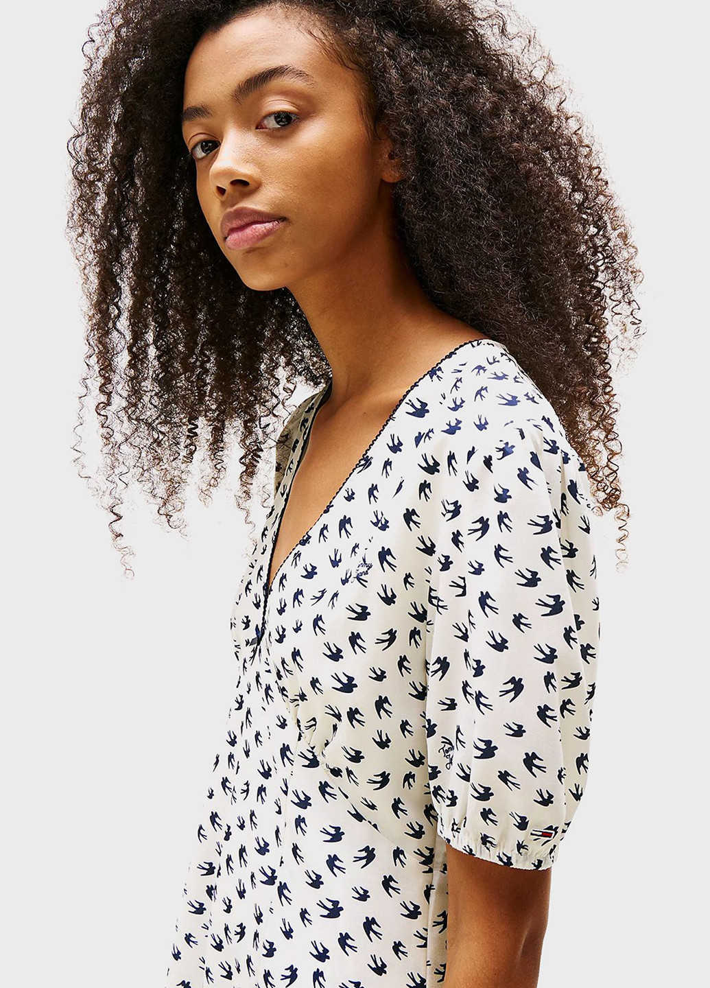 Молочна кежуал сукня кльош, в стилі армпір Tommy Jeans з малюнком