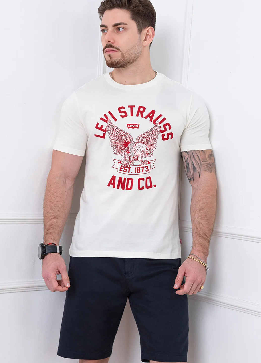 Молочная футболка Levi's