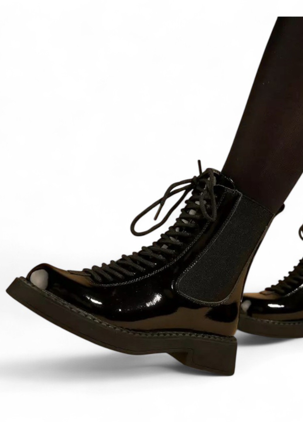 Осенние ботинки Anna Lucci лаковые, со шнуровкой